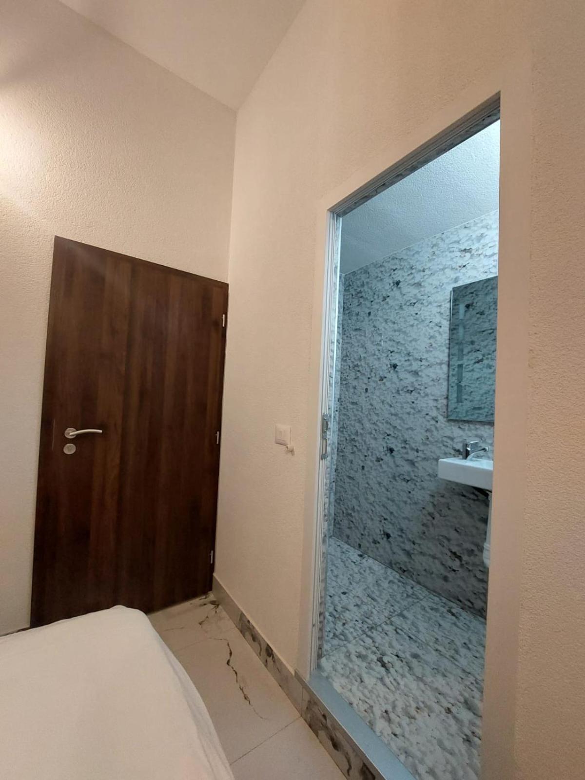Hotel Inn Πρίζρεν Εξωτερικό φωτογραφία