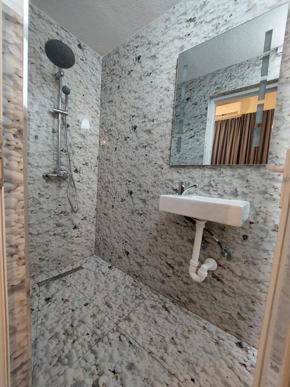 Hotel Inn Πρίζρεν Εξωτερικό φωτογραφία